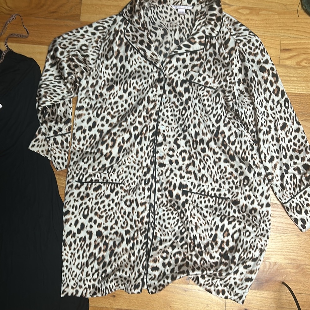 NWT Victoria's Secret Leopard Print Nightgown 
NWOT Long sleeve Nightgown - Picture 4 of 5